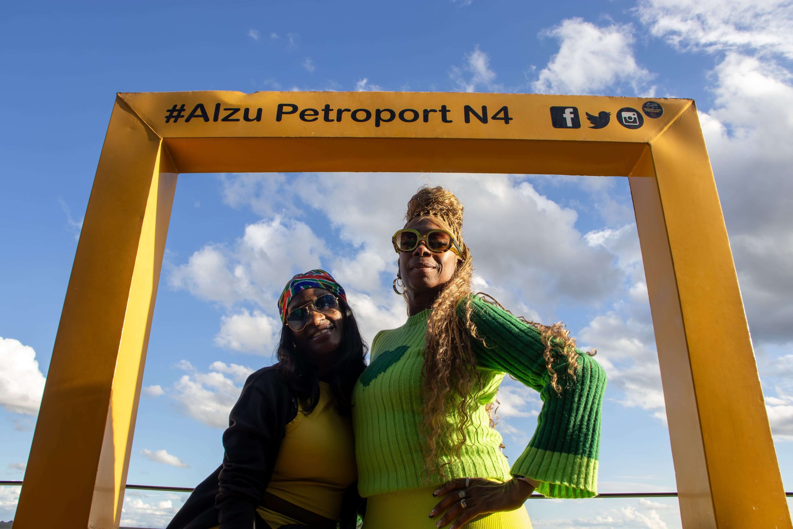 Group Dubose at Alzu stop – Credit Kamaroutes